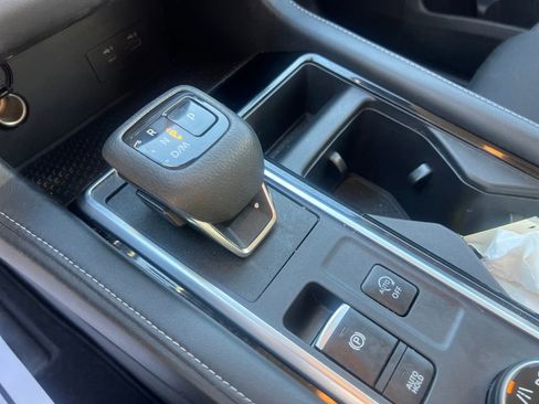 Used 2022 Nissan Pathfinder SV image 23