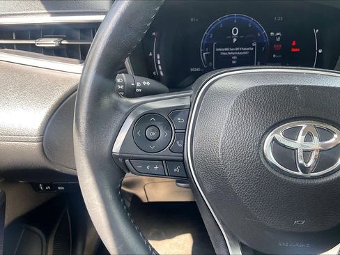 Used 2023 Toyota Corolla Cross XLE image 23