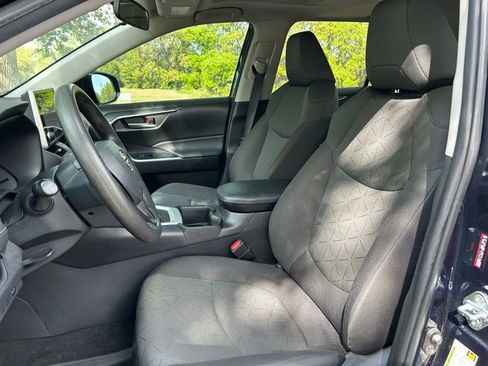 Used 2023 Toyota RAV4 XLE w/ Convenience Package image 14