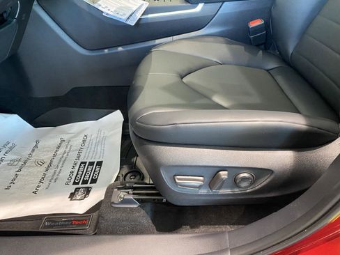 New 2026 Toyota Highlander XLE image 11