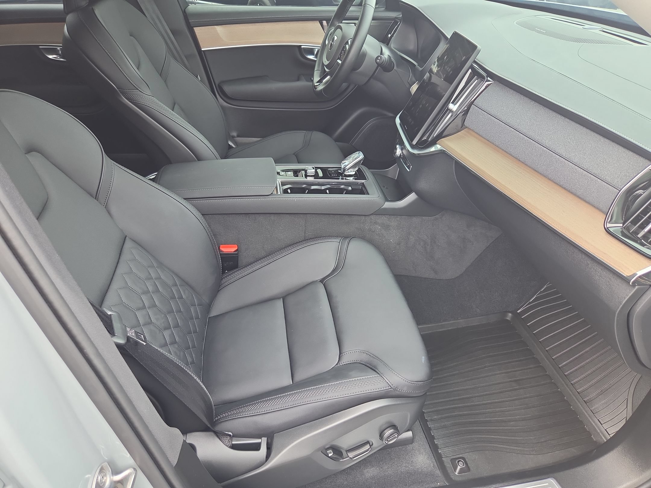 Used 2025 Volvo XC90 B5 Plus w/ Protection Package Premier AWD/4WD image 27