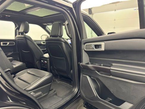 Used 2020 Ford Explorer XLT w/ Equipment Group 202A AWD/4WD image 35