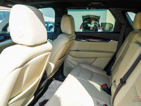 Used 2017 Cadillac XT5 Luxury w/ Driver Awareness Package image 21