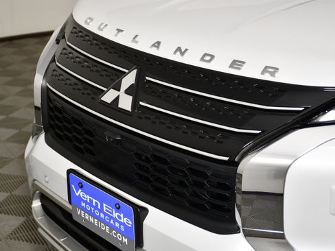 Used 2023 Mitsubishi Outlander SE AWD/4WD image 11