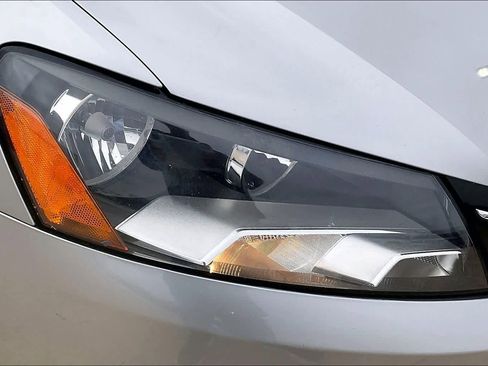 Used 2014 Volkswagen Passat 1.8T SEL Premium image 25