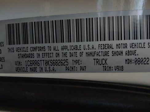 Used 2019 RAM 1500 Classic SLT image 33