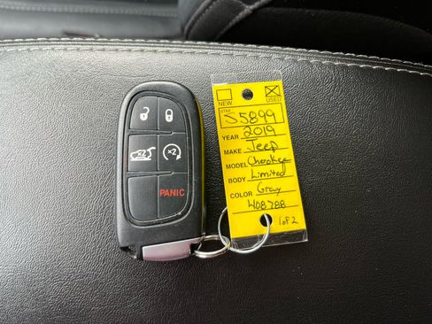 Used 2019 Jeep Cherokee Limited image 33