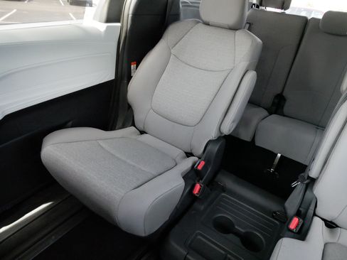 Certified 2026 Toyota Sienna LE FWD image 12