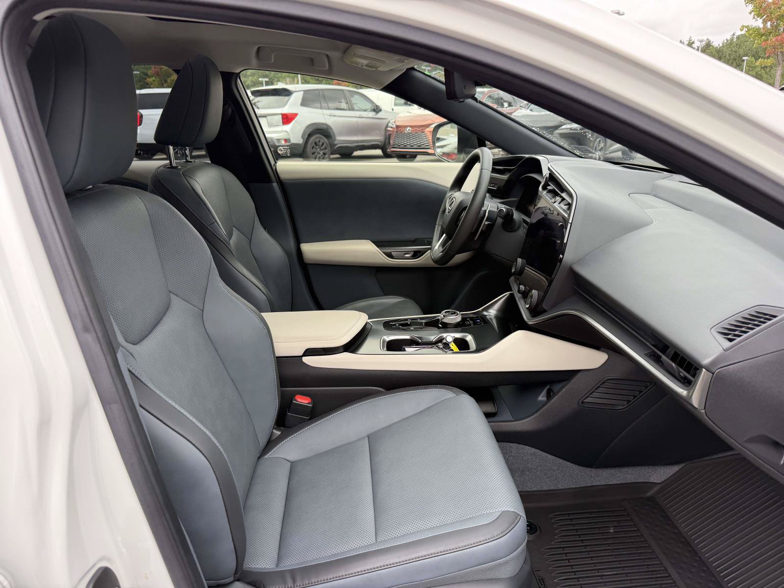 Used 2023 Lexus RZ 450e Premium w/ Technology Package AWD/4WD image 17