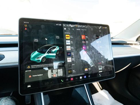 Used 2018 Tesla Model 3 Long Range AWD/4WD image 31