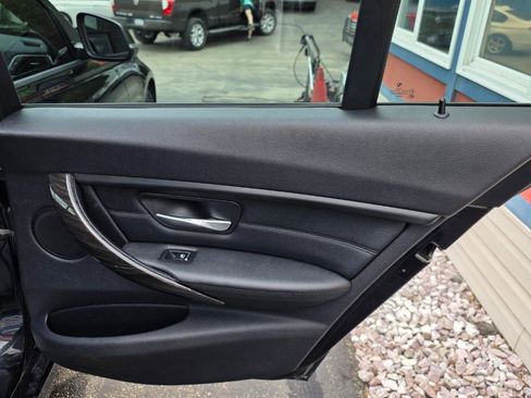 Used 2017 BMW 320i xDrive Sedan AWD/4WD image 31