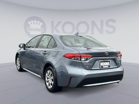 Used 2020 Toyota Corolla LE image 2