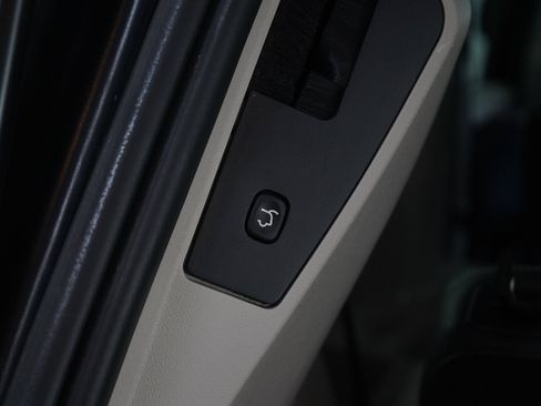 Used 2020 Dodge Grand Caravan SXT w/ Driver Convenience Group FWD image 19