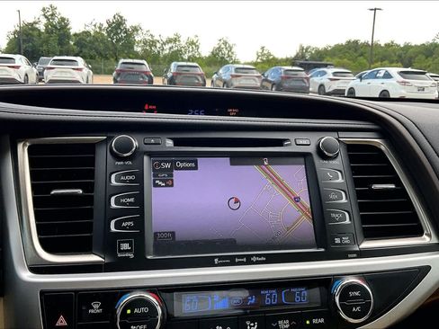 Used 2019 Toyota Highlander Limited FWD image 34