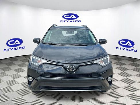 Used 2018 Toyota RAV4 XLE image 10