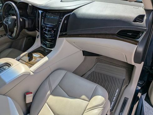 Used 2020 Cadillac Escalade Luxury AWD/4WD image 21