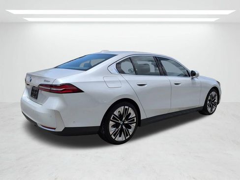 New 2027 BMW 530i RWD image 4