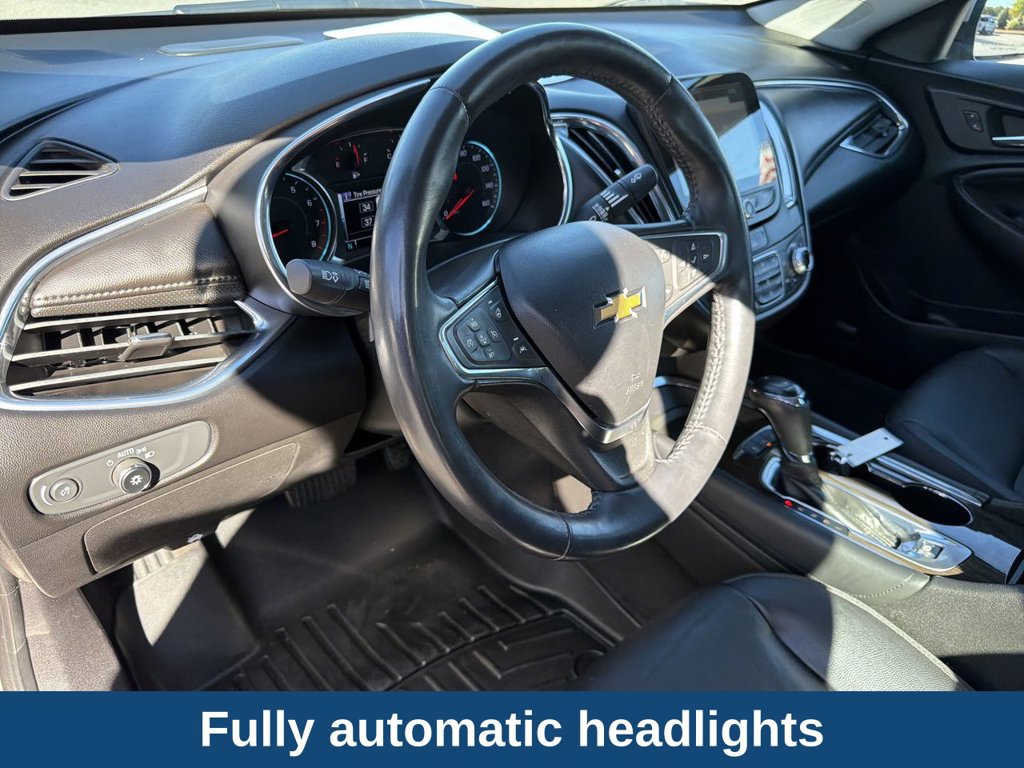 Used 2018 Chevrolet Malibu Premier w/ Premier Sun and Wheel Package FWD image 12