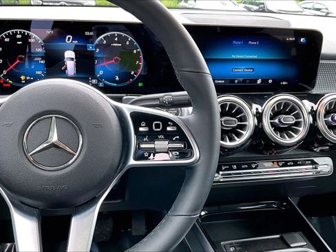 Certified 2022 Mercedes-Benz GLB 250 4MATIC image 24