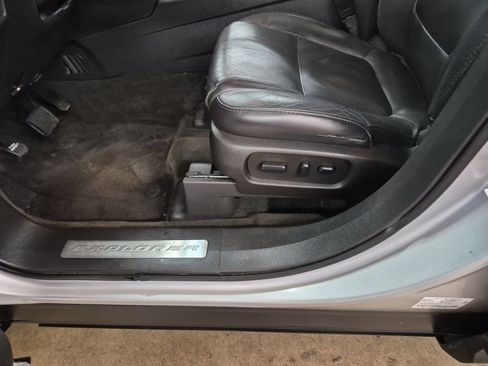 Used 2015 Ford Explorer Limited w/ Equipment Group 301A FWD image 11