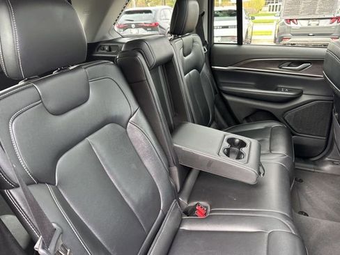 Used 2024 Jeep Grand Cherokee Limited AWD/4WD image 17