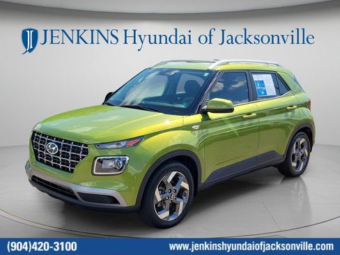 Used 2024 Hyundai Venue SEL FWD image 12