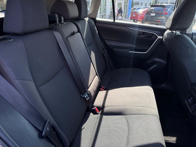 Used 2022 Toyota RAV4 LE AWD/4WD image 10