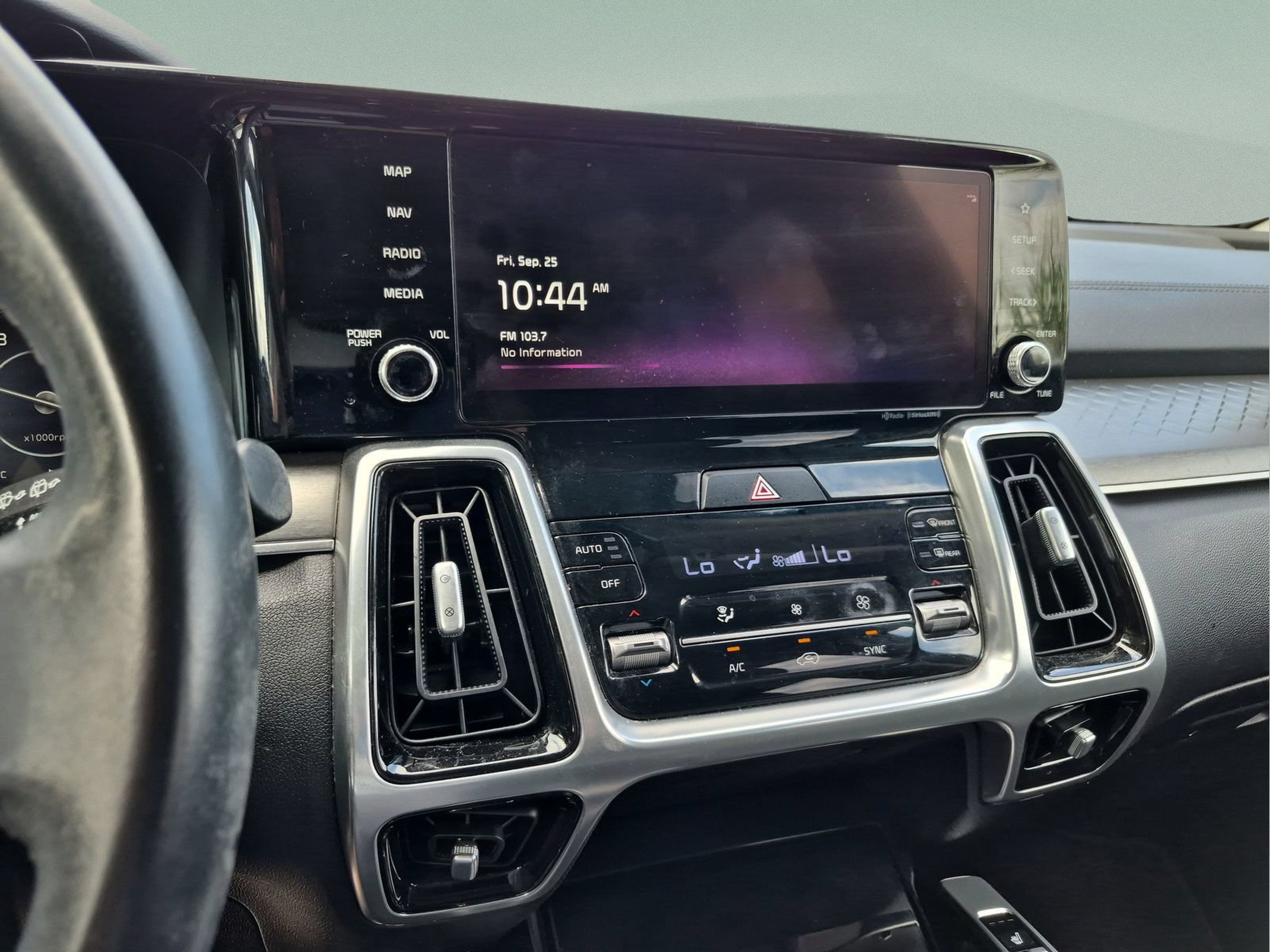 Used 2023 Kia Sorento SX FWD image 12