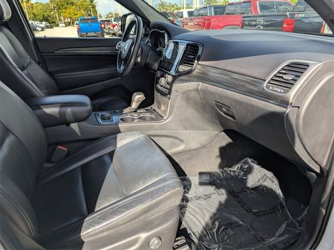 Used 2019 Jeep Grand Cherokee Limited w/ Trailer Tow Group IV image 9