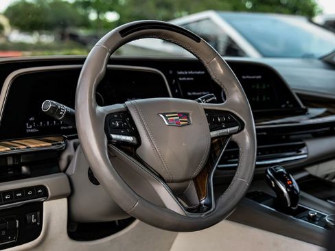 Used 2023 Cadillac Escalade Sport Platinum w/ LPO, ONYX Package AWD/4WD image 14