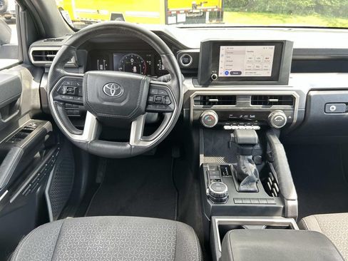 Used 2025 Toyota 4Runner SR5 AWD/4WD image 20