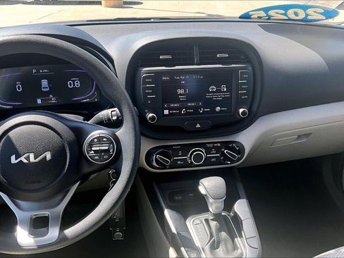 Used 2025 Kia Soul LX w/ LX Technology Package FWD image 9
