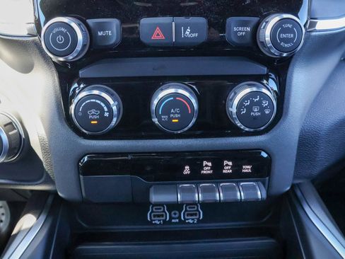 New 2026 RAM 1500 Express AWD/4WD image 17