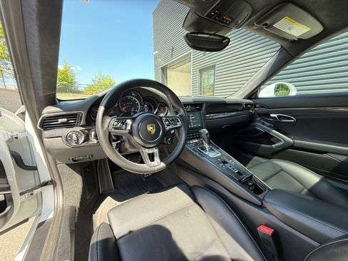 Certified 2017 Porsche 911 4 Coupe AWD/4WD image 4