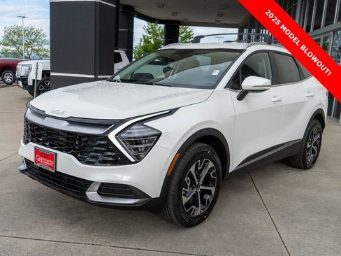 Used 2025 Kia Sportage EX image 3