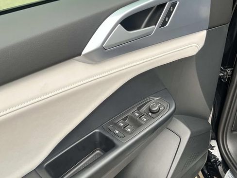 New 2026 Volkswagen Taos SE FWD image 11