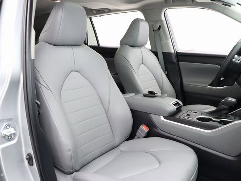 Used 2024 Toyota Highlander XLE image 26