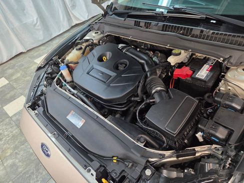 Used 2017 Ford Fusion SE w/ Equipment Group 201A AWD/4WD image 7