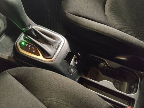 Used 2023 Jeep Renegade Latitude image 26