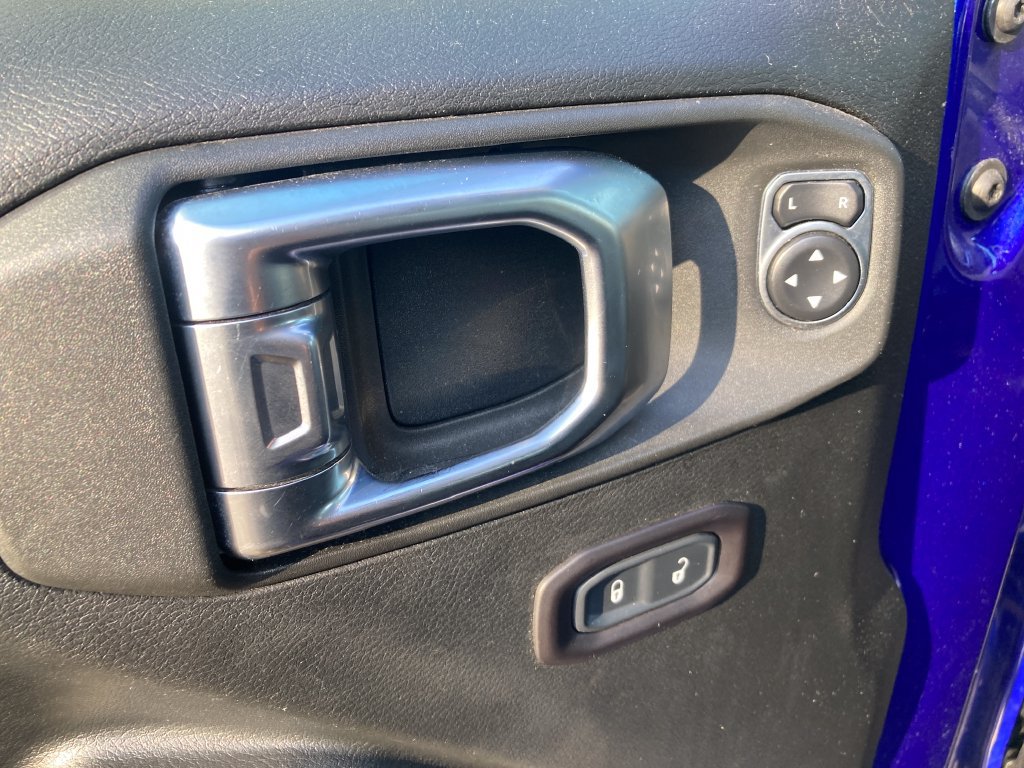 Used 2018 Jeep Wrangler Unlimited Sport S AWD/4WD image 14