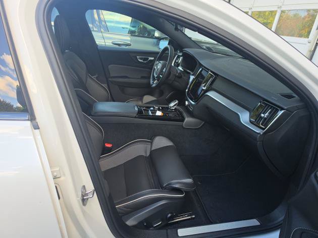 Used 2025 Volvo S60 T8 Ultra AWD/4WD image 12