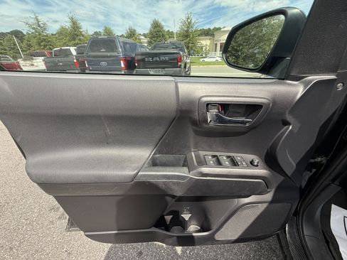 Used 2021 Toyota Tacoma TRD Off-Road image 14