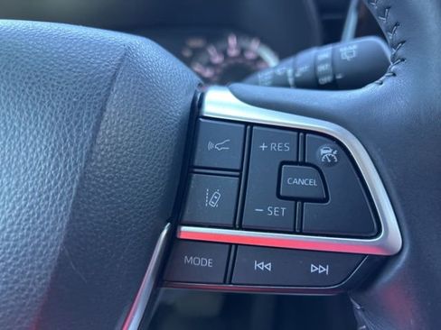 Certified 2023 Toyota Highlander LE image 18