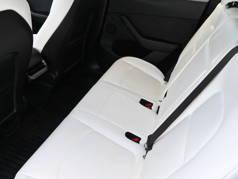 Used 2023 Tesla Model Y Long Range image 11