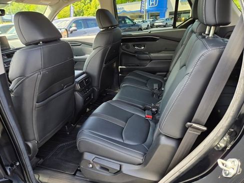 Used 2025 Honda Pilot EX-L image 12