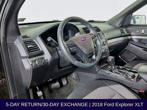 Used 2018 Ford Explorer XLT image 11