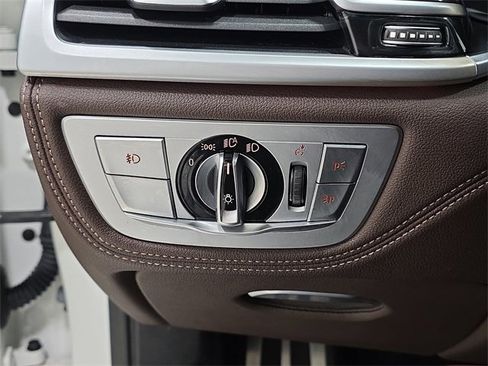 Used 2018 BMW 740i xDrive image 25