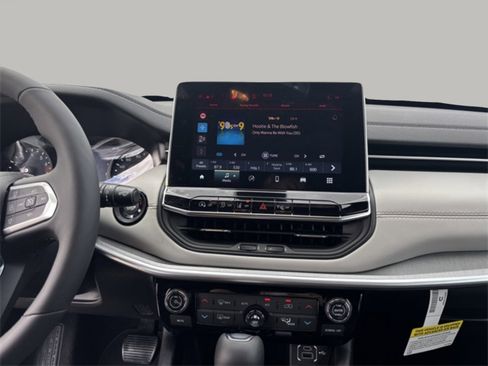 New 2026 Jeep Compass Latitude image 17