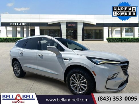 Used 2023 Buick Enclave Essence image 1