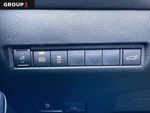Used 2023 Toyota Venza LE AWD/4WD image 35